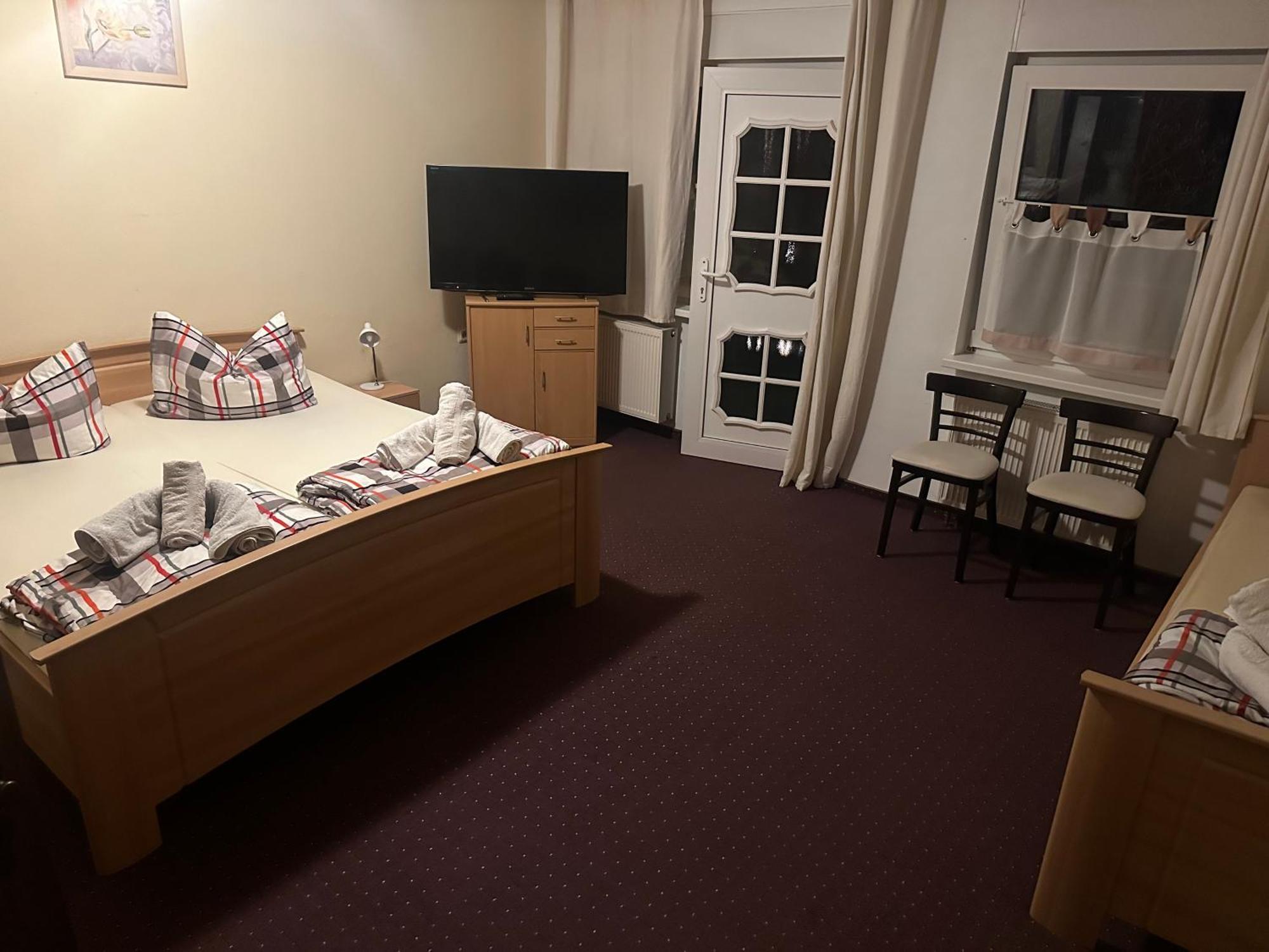 Motel Zur Festwiese Gierstädt Esterno foto