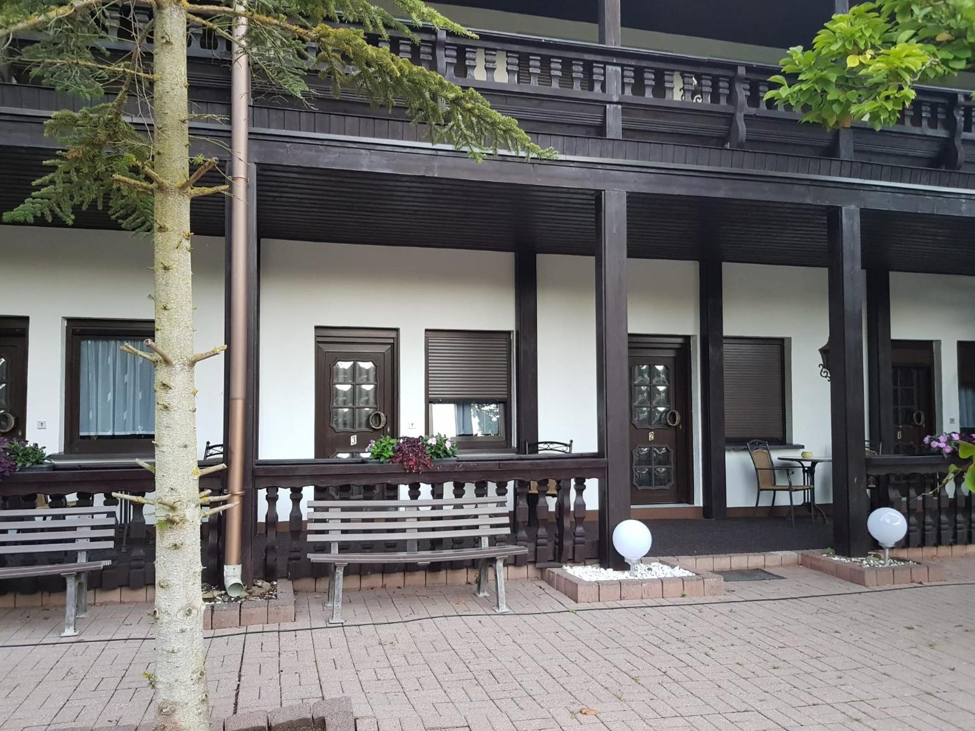 Motel Zur Festwiese Gierstädt Esterno foto