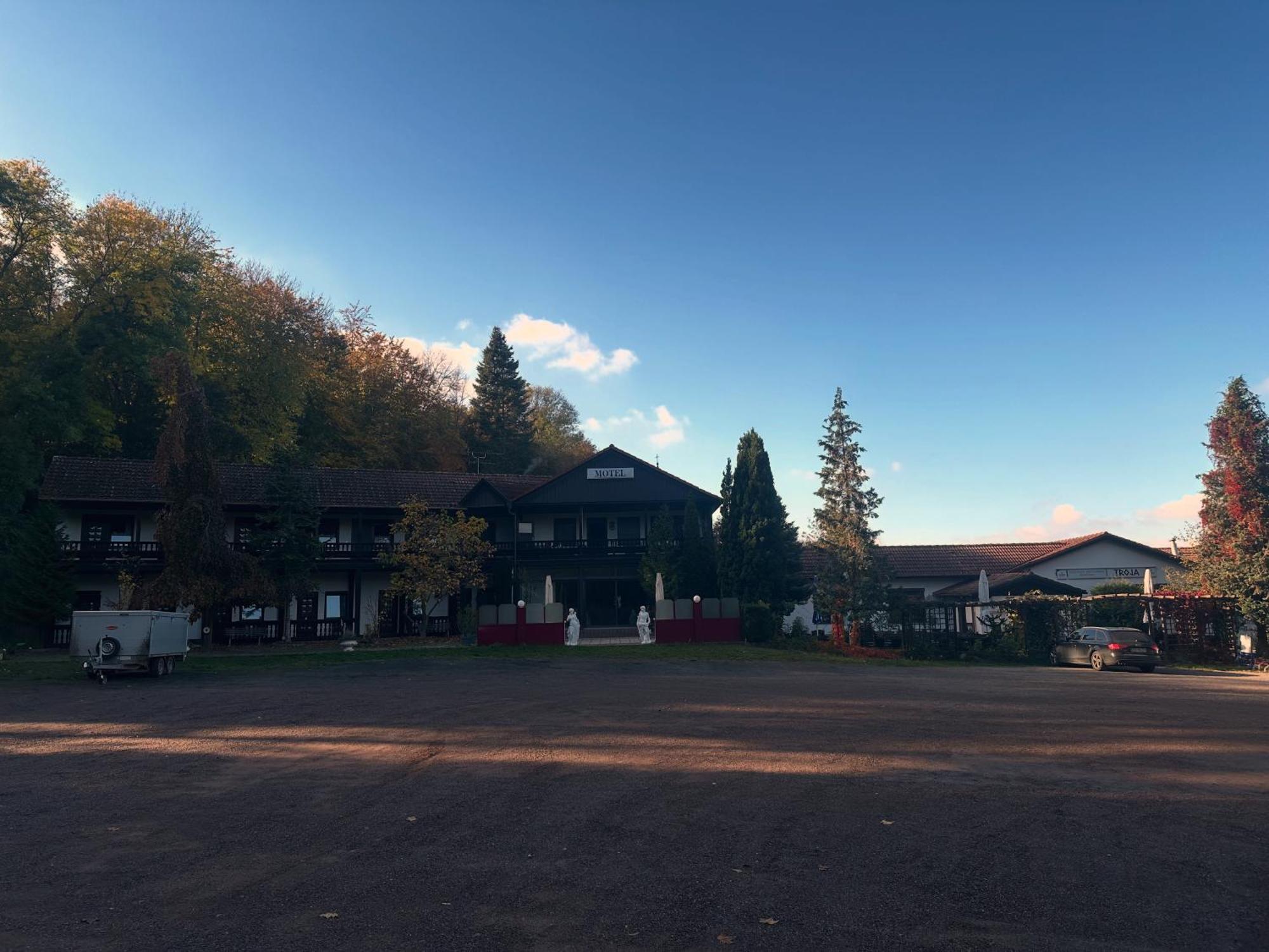 Motel Zur Festwiese Gierstädt Esterno foto