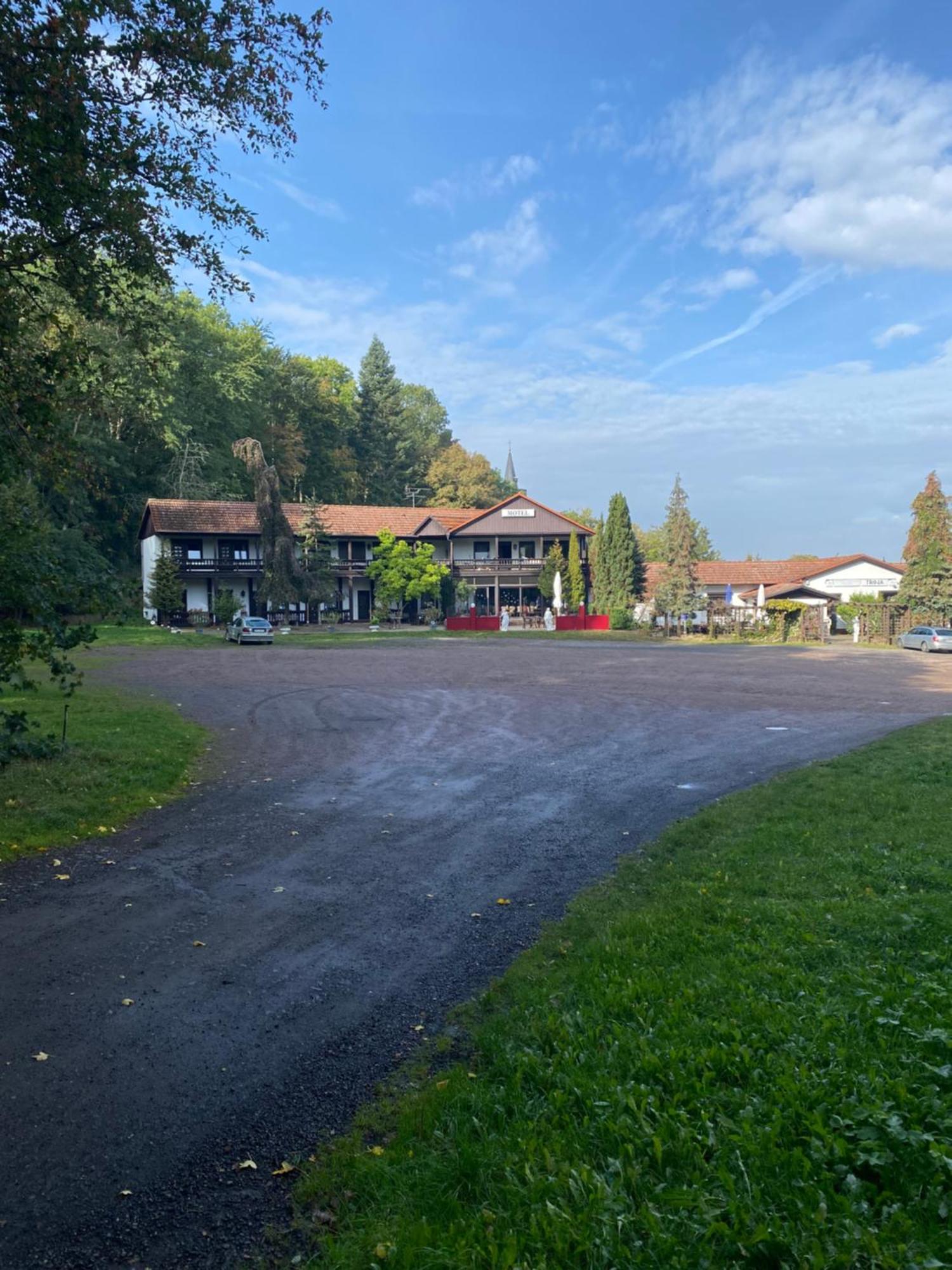 Motel Zur Festwiese Gierstädt Esterno foto