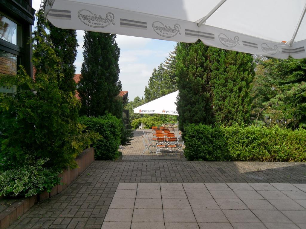 Motel Zur Festwiese Gierstädt Esterno foto