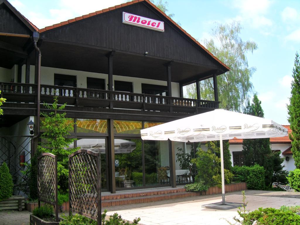 Motel Zur Festwiese Gierstädt Esterno foto
