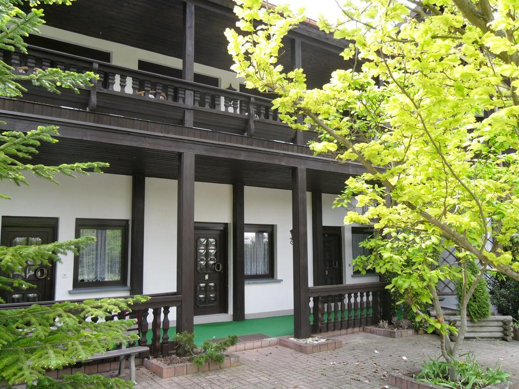 Motel Zur Festwiese Gierstädt Esterno foto