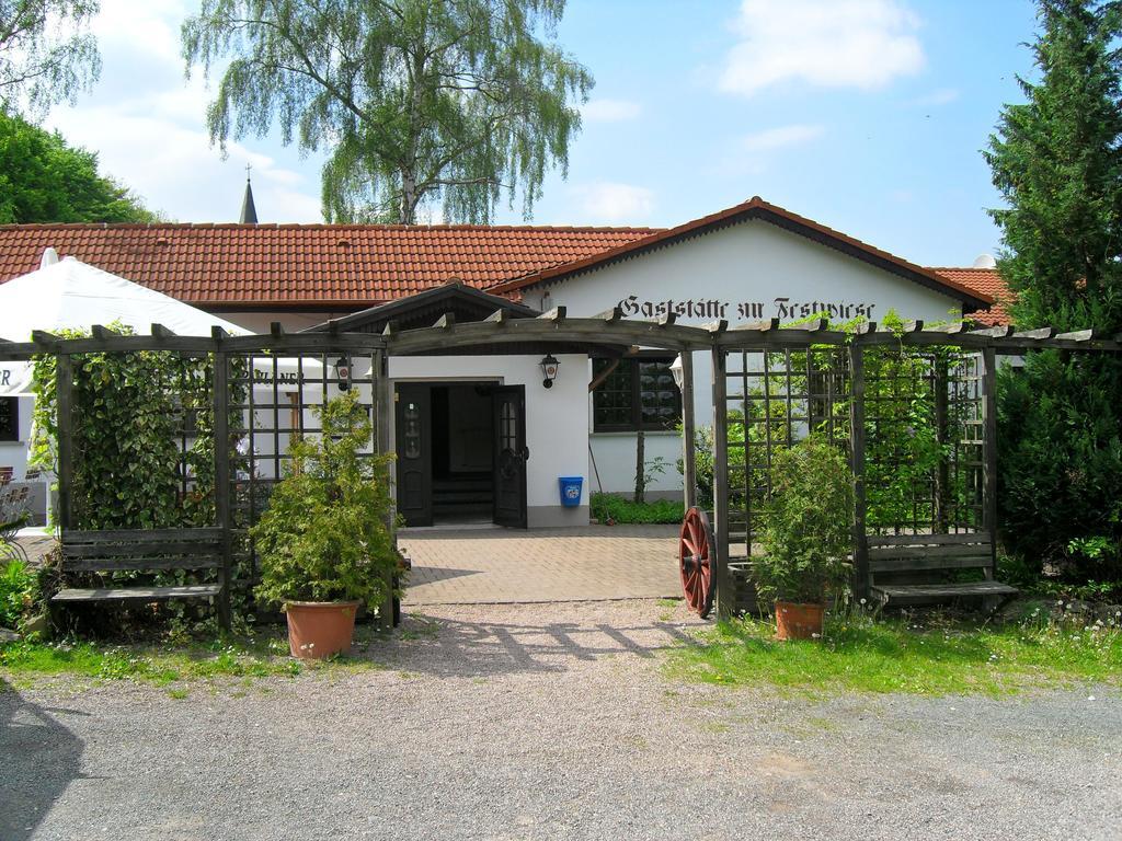 Motel Zur Festwiese Gierstädt Esterno foto
