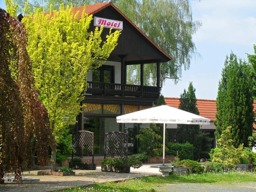 Motel Zur Festwiese Gierstädt Esterno foto