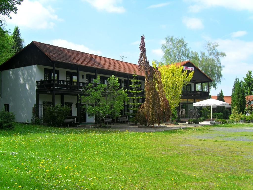 Motel Zur Festwiese Gierstädt Esterno foto